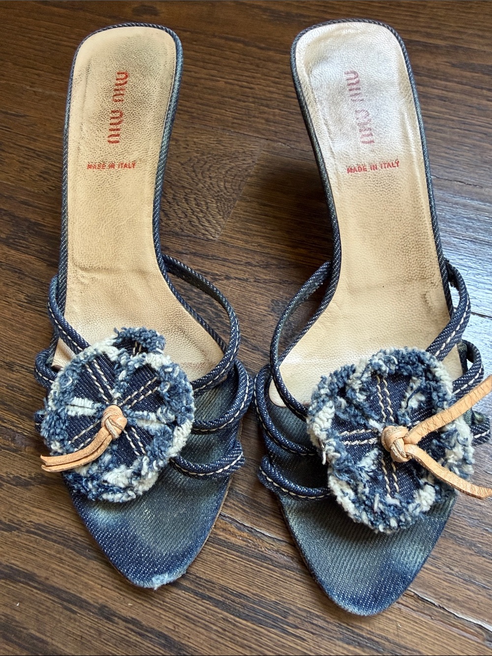 MIU MIU Vintage Y2K Blue Denim Slide Mules Floral Accent Kitten Heel Sz 38.5 - Picture 8 of 10